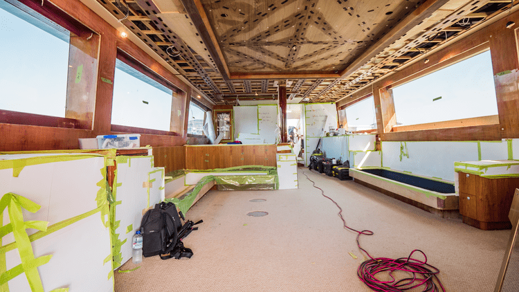 middle-deck-front-on-min